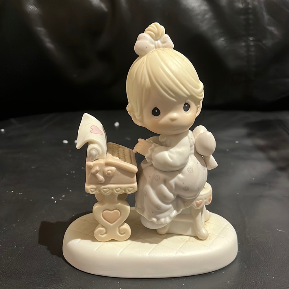 Beautiful Precious Moments Figurine ✨